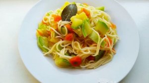 Спагетти с кабачком и морковью на сковороде
