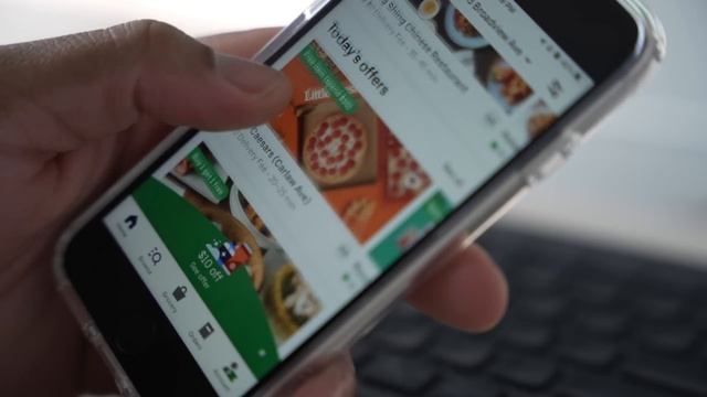 iPhone SE 2022 - Real Day In The Life Review (Battery & Camera Test) смотреть онлайн