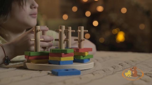 Дети реагируют на игрушку "Логический круг" смотреть онлайн