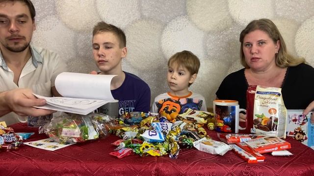 Обзор на СЛАДКИЕ НОВОГОДНИЕ ПОДАРКИ? на 4000р, разочаровались?#семьятарлавиных #мукбанг