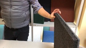 Удобство пластиковых втулок при монтаже резиновой плитки