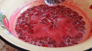Клубничное варенье Не РАЗВАЛИВАЕТСЯ! СЕКРЕТ приготовления КРАСИВОГО и ВКУСНОГО варенья #клубничный