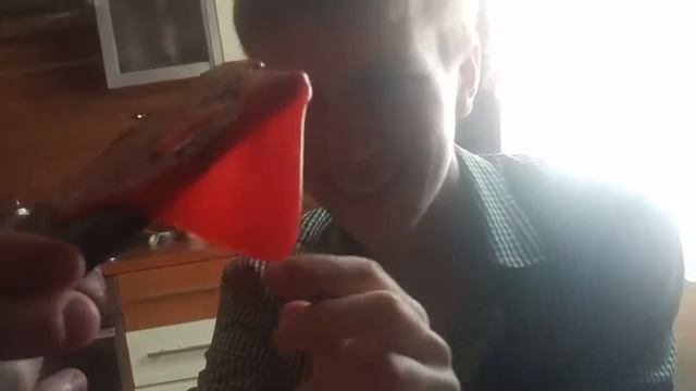 Чистим телефон лизуном