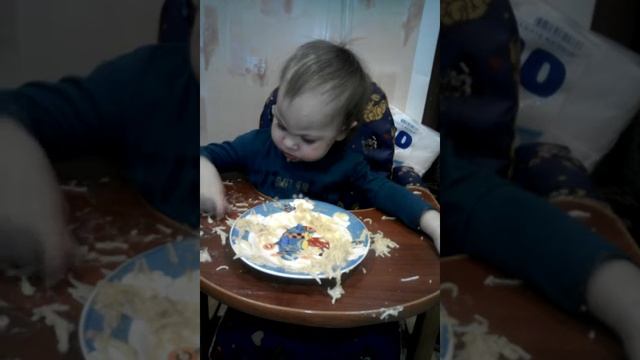 Златик кушает, Коля какает) смотреть онлайн