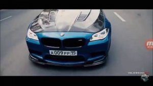 Синий BMW 5 или BMW 4