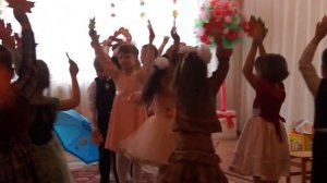 Танец с листочками Чародей листопад