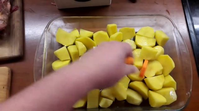 Баранья нога с картофелем. смотреть онлайн