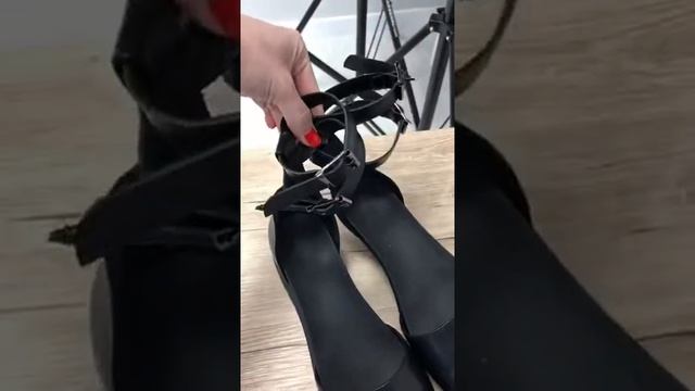 Женские кожанные босоножки в черном цвете с закрытой пяткой смотреть онлайн