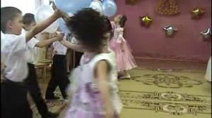 Вход детей на выпускной праздник "Детства мир" - 2011 (Видео Валерии Вержаковой)