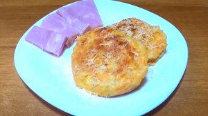 Два блюда из картофельного пюре с курицей и ветчиной