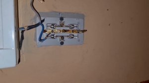 ТАКОГО Я РАНЬШЕ НЕ ВИДЕЛ! КАК ПОМЕНЯТЬ РОЗЕТКУ. УДАРИЛО ТОКОМ?! ШОК!