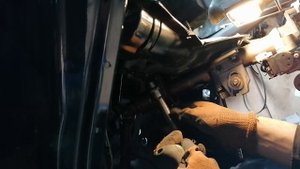 Стятие рулевой колонки на Мицубиси Каризма 2000 года