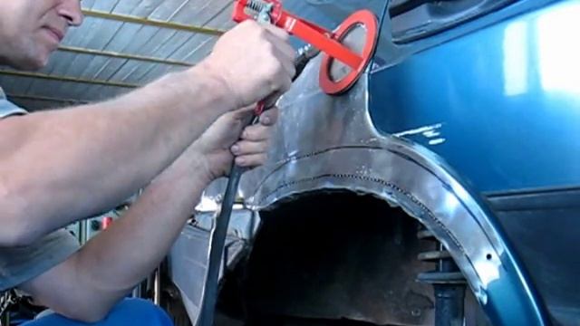 Ремонт гнилого заднего крыла ВАЗ 21099 споттером. смотреть онлайн