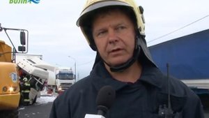 В Конаковском районе на трассе "М-10" бензовоз упал в водохранилище.
