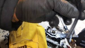 Электропила Expert Garden  нет подачи масла - ремонт.