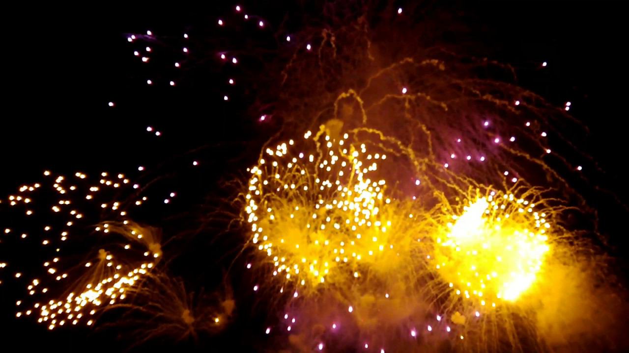 Салют 9 мая 2017 года в парке у метро Речной Вокзал смотреть онлайн