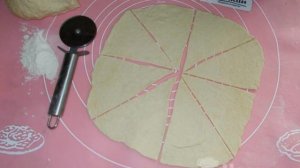 Рогалики на простокваше с джемом в духовке