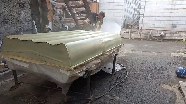 Покраска лодки 