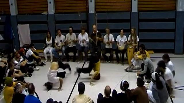 Corda Azul Virág (Senzala Budapest) and Treinel Dete (ACAD - Capoeira Angola Dobrada, Frankfurt) смотреть онлайн