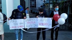 Акция напротив посольства Белоруссии в Москве.