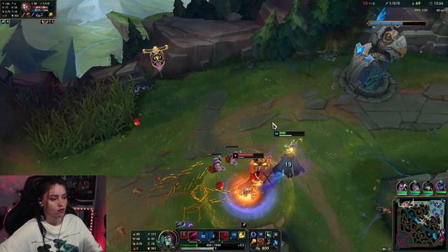 ОТП ВЛАДИМИР УЧИТ МЕНЯ ИГРАТЬ В ЛОЛ смотреть онлайн