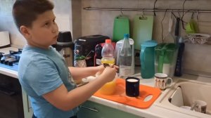 Как сделать молоко с мёдом и маслом.