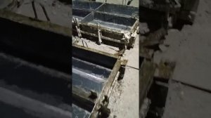 Смазка подготовленных к заливке бетоном форм.