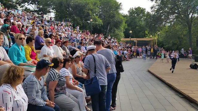 Уличные музыканты владивостока на день города
