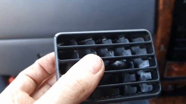 Как снять решётку воздушного канала на Toyota Hilux Surf KZN185 1KZ-TE смотреть онлайн