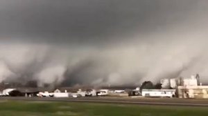 Суперячейковые грозы с градом и торнадо в штате Техас, США.