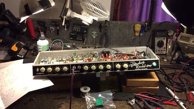 Fender "Custom" Vibrolux Reverb смотреть онлайн