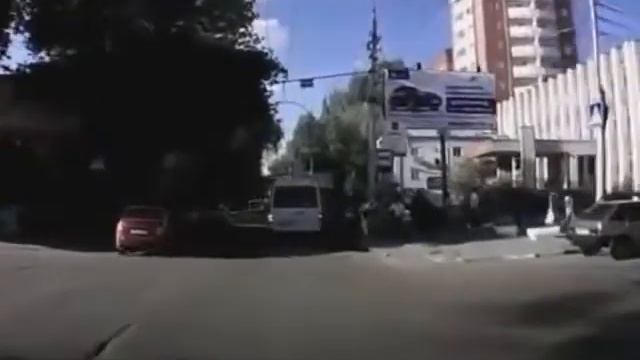 Дамы за рулем Подборка приколов на дороге!ЖЕСТЬ! смотреть онлайн