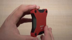 Противоударный, защищенный, карманный SSD-накопитель ADATA SD600