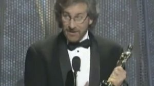 Стивен Спилберг получает "Оскар"