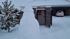 Фигуры из снега. Дед мороз, снегурочка, снеговик.