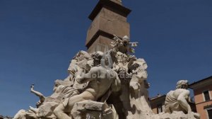 MVI 5106. Fountain of the four rivers in Piazza Navona, Rome.