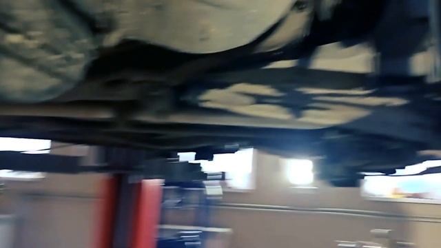 Замена поворотных кулаков и подшипника ступицы Шкода Фелиция смотреть онлайн