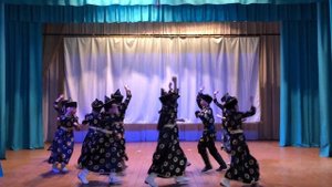 Танец «Наездники» исполняет детский хореографический коллектив «Наран Сэсэг».