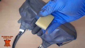 Покрасить сумку из кожи с перламутровым блеском возможно