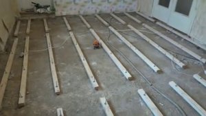 Деревянные лаги, регулируемые полы, регулируемые опоры