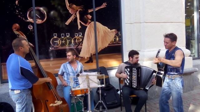 Уличные музыканты. Полтава. 13.07.2015 смотреть онлайн