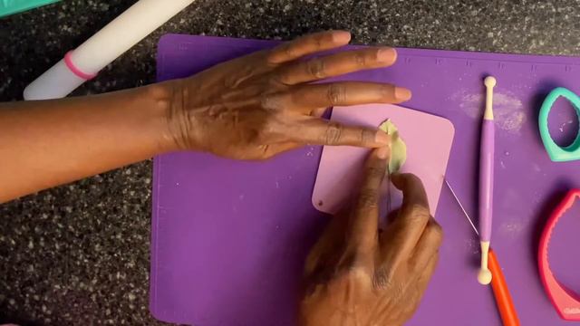 Part 3 How to Make Beautiful Gum Paste Flowers смотреть онлайн