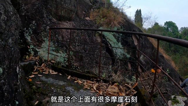 误入鬼王老宅，踩在80多米在大舌头上浑然不知，老人口中的可怕事件又是指什么#鬼王石刻 #丰都 #猎奇 смотреть онлайн