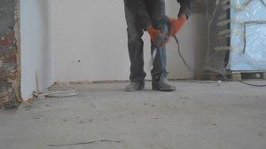 Как выбить штробу в полу