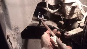 Замена рулевых тяг MR403100 и наконечников 4422A002 Mitsubishi Outlander 2003-2008 (и не только).