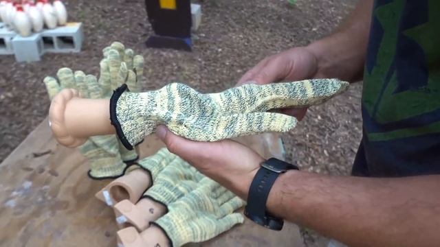 Порезоустойчивые кевларовые перчатки против пуль! | Разрушительное ранчо | Перевод Zёбры смотреть онлайн