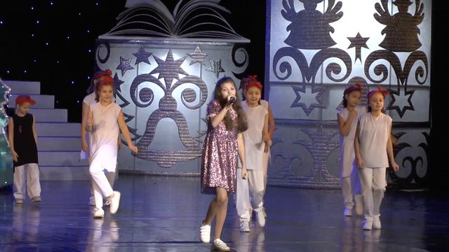 Школа Звезд Витебск. 2020. Ляшкевич Стеша - Добрый Новый Год. Смайлики 4. смотреть онлайн