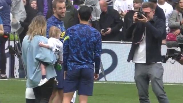 Son Heung Min Cute Moment with Harry Kane’s Wife and Kids смотреть онлайн