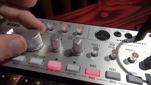 Korg Volca Bass coffee shop demo