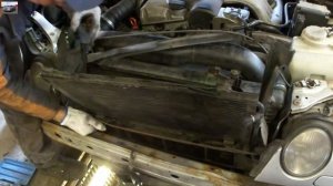 Замена конденсатора(радиатора) кондиционера Mercedes W210 AC Condenser Replacement